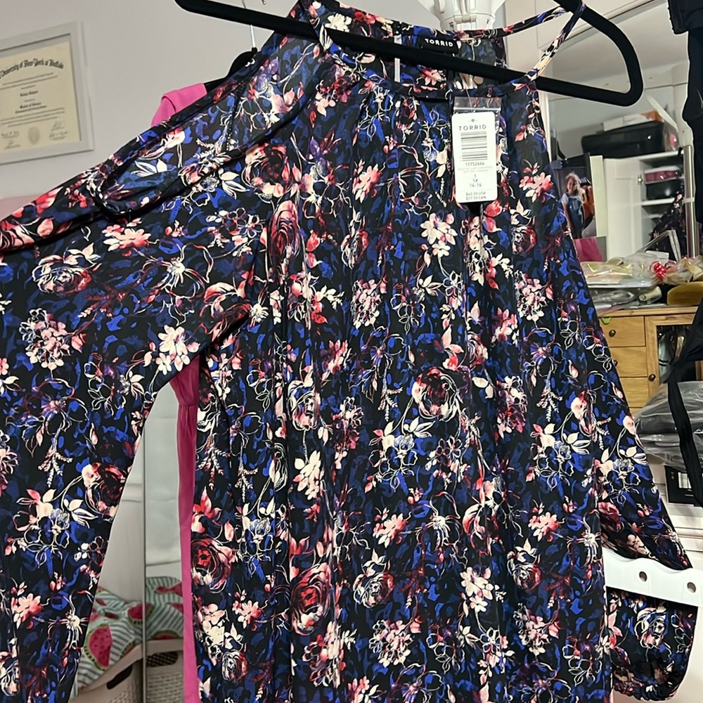 Torrid black floral cold shoulder blouse